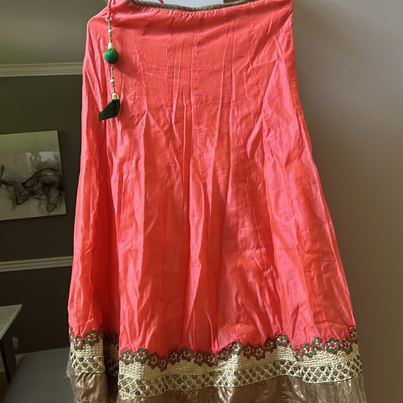 Blouse in dark green chaniya in peach color dupatta in light peach color . - Picture 3 of 4